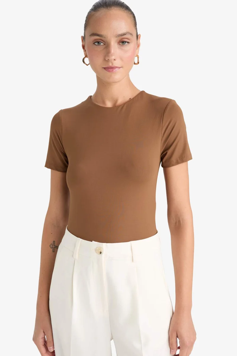 ديفاكتو Crew Neck Short Sleeve T-Shirt