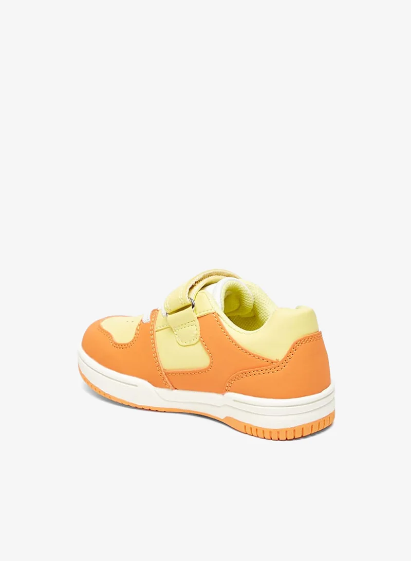 بيرفيت سنيكرز ملون بإغلاق لاصق