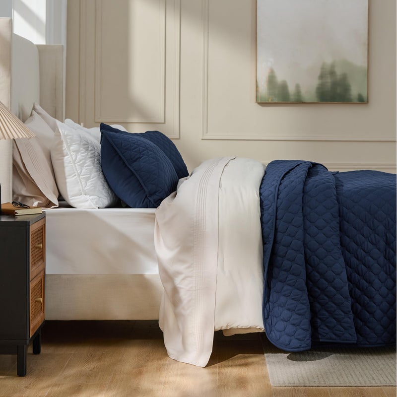 Bedsure Quilts Queen Size - Lightweight Bedspreads Queen Size with Classic Honeycomb Quilting, Soft Quilt Bedding Set, Navy Comforter Set Coverlet for All Seasons with 2 Pillow Shams (90" x 96") - Image 5