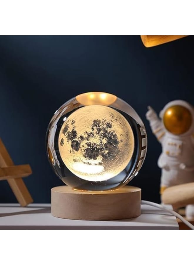 مصباح ليلي ثلاثي الأبعاد على شكل كرة بلورية بتصميم مجرة النظام الشمسي للطاولة بمنفذ USB مع قاعدة خشبية ملونة بإضاءة ليد لتزيين المنزل، هدية عيد ميلاد للمراهقين والأولاد والبنات - Image 1