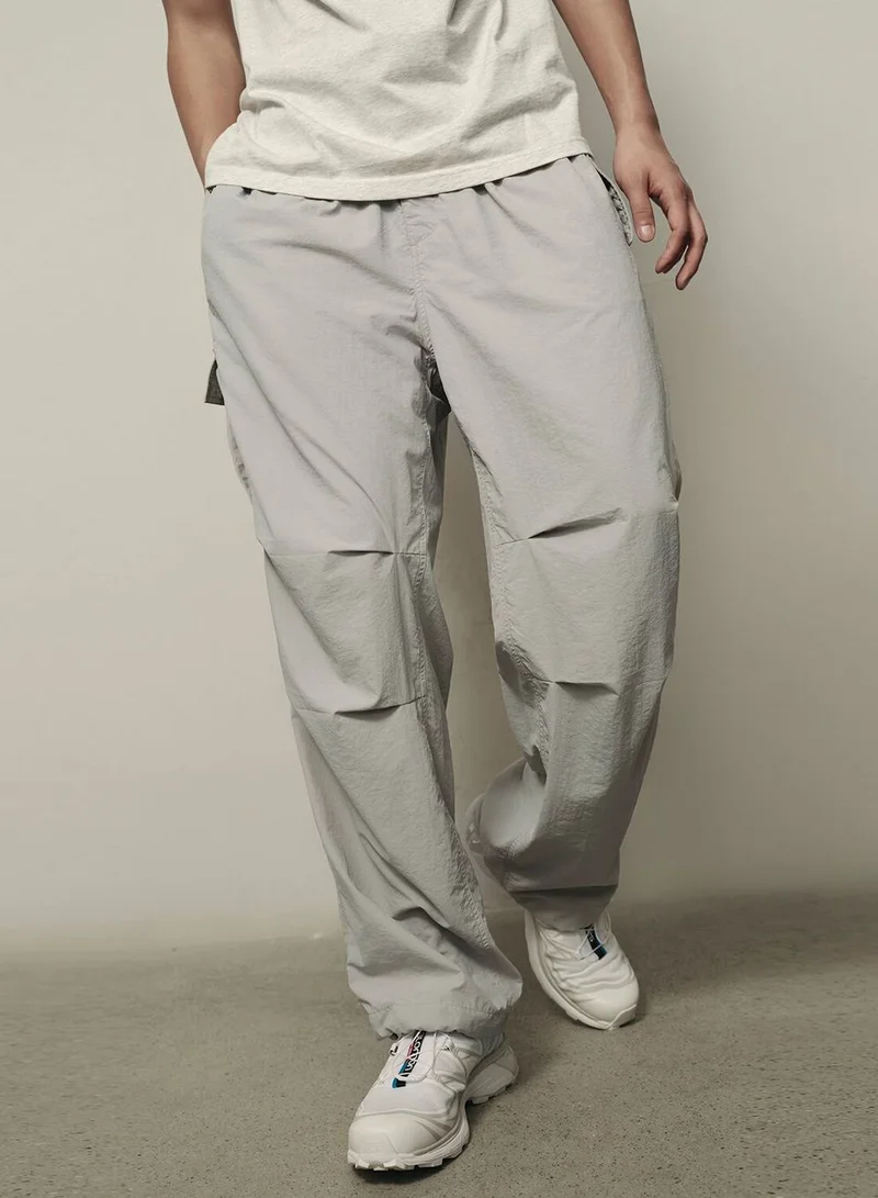 جيوردانو بنطلون رجالي من النايلون والسباندكس بقصة مستقيمة – ملاءمة أنيقة ومرونة يومية | مجموعة كوريا