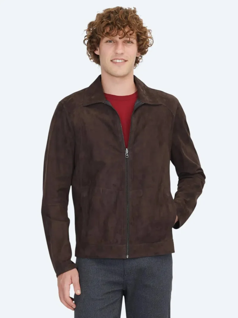 كيب معطف جلدي بني اللون، بقصة عادية وياقة قميص، مناسب للإطلالات الكاجوال الأنيقة، ذو وجهين