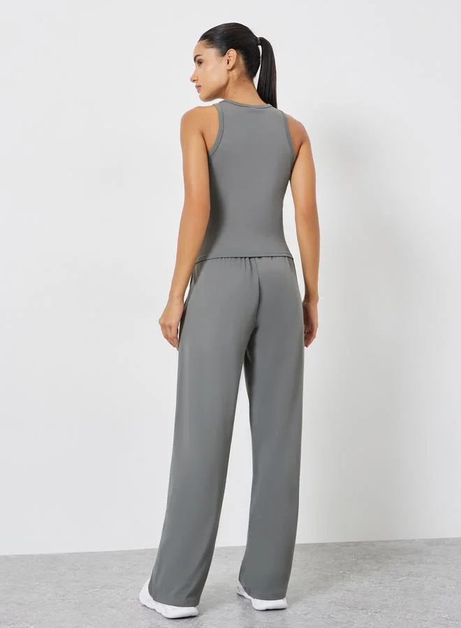 ستايلي اكتيف طقم من بلوزة قصيرة سادة وبنطال مستقيم واسع