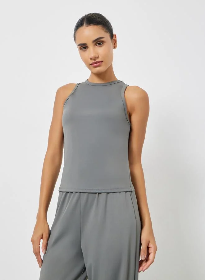 ستايلي اكتيف طقم من بلوزة قصيرة سادة وبنطال مستقيم واسع