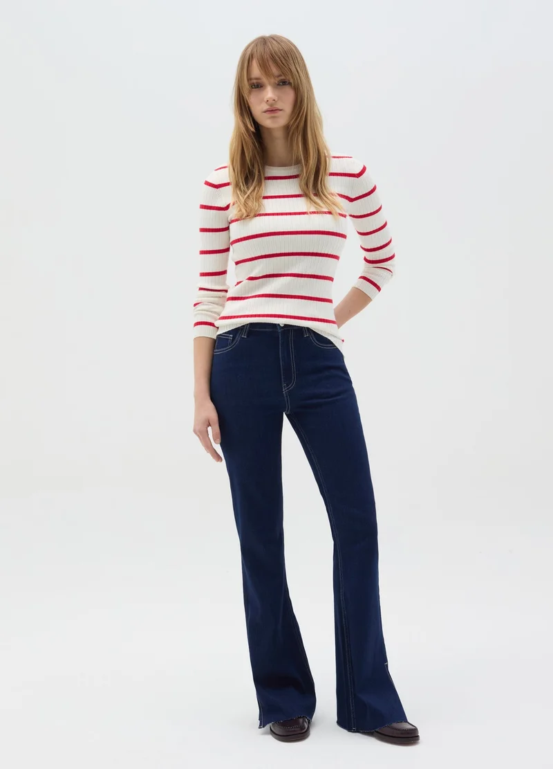 او في اس بلوزة مسطحة مضلعة بنقشة مخططة