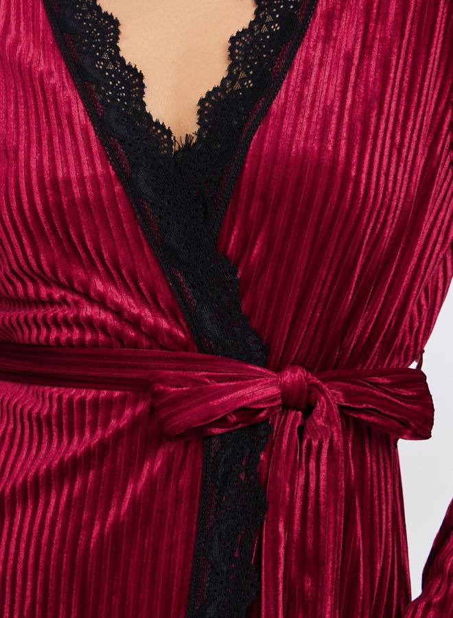 ستايلي قميص نوم مضلع مخمل بتفاصيل دانتيل مع روب - Image 5