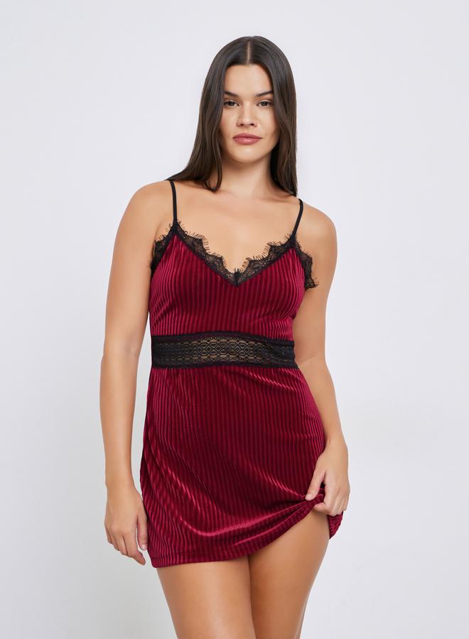 ستايلي قميص نوم مضلع مخمل بتفاصيل دانتيل مع روب - Image 3