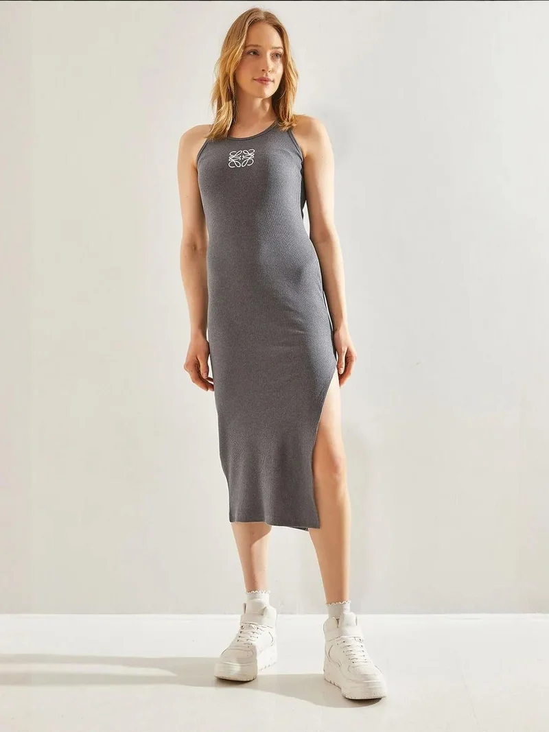 بيانكو لوتشي فستان ميدي مطرز من لوكسي بياقة دائرية