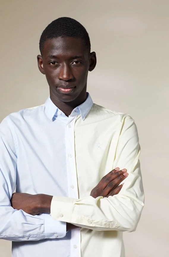 فيكونت أ. قميص سيدريك أزرق أبيض أصفر