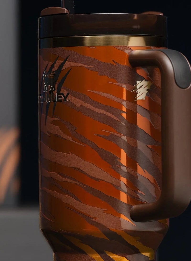 ستانلي يموج Tyla Tyger Quencher تحت نمط من اللون البني الغامق الغني. 40 أونصة  - Image 3
