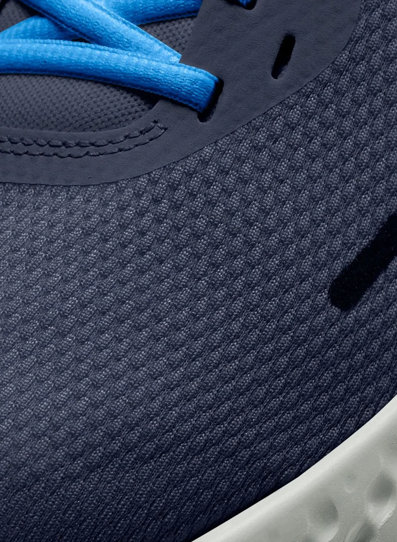 Nike Revolution 5