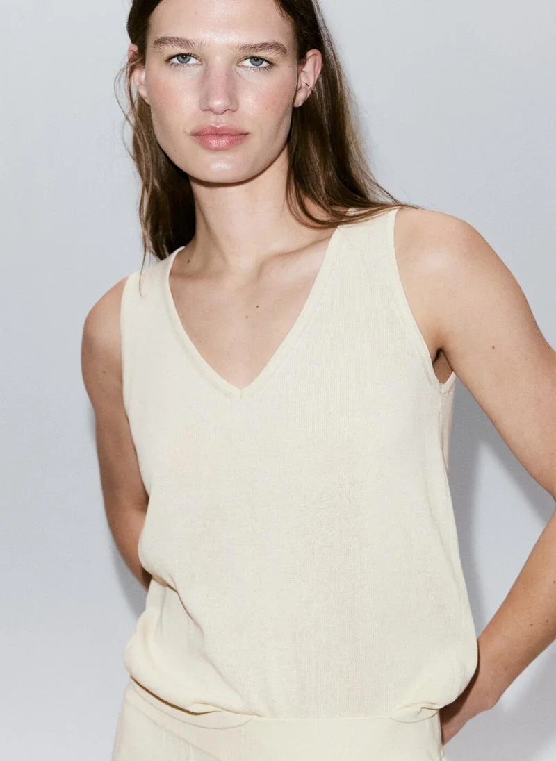 مانجو V-Neck Knit Top