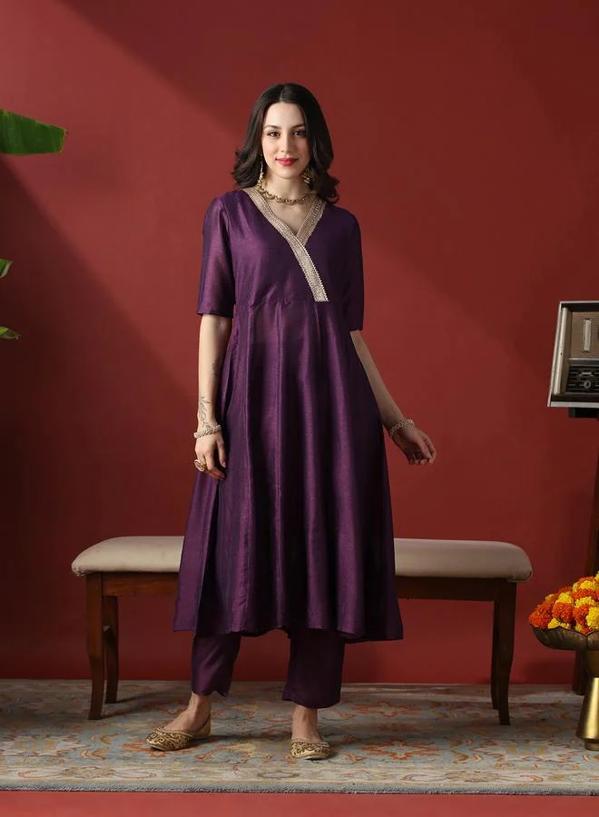 جلو باص طقم كورتا أناركلي مزينة بدانتيل مع بنطال مستقيم