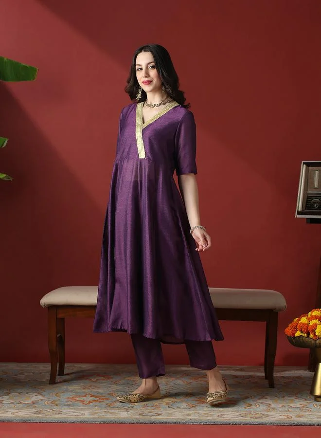 جلو باص طقم كورتا أناركلي مزينة بدانتيل مع بنطال مستقيم