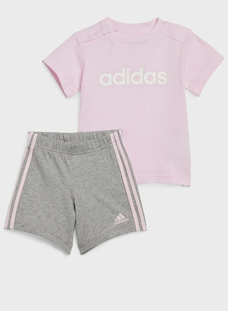 adidas طقم تيشيرت وشورت قطني مزين بخطوط الماركة للأطفال الرضع