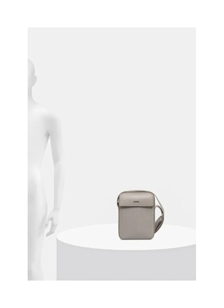 CALVIN KLEIN SLEEK REPORTER BAG  - Image 4