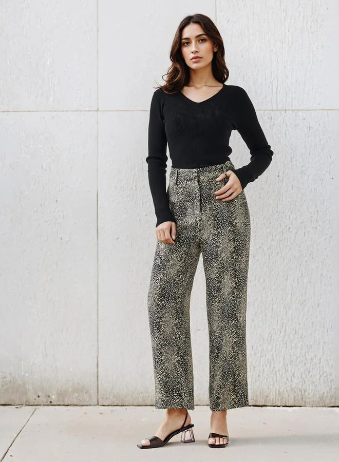 تواكستريمز كنزة تريكو بياقة سبعة وفتحة رقبة مضلعة بقصة عادية