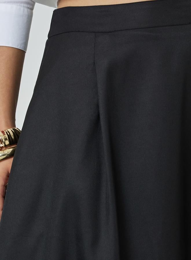 Styli Black Solid Pleated A-Line Maxi Skirt with Pocket Details - Image 3