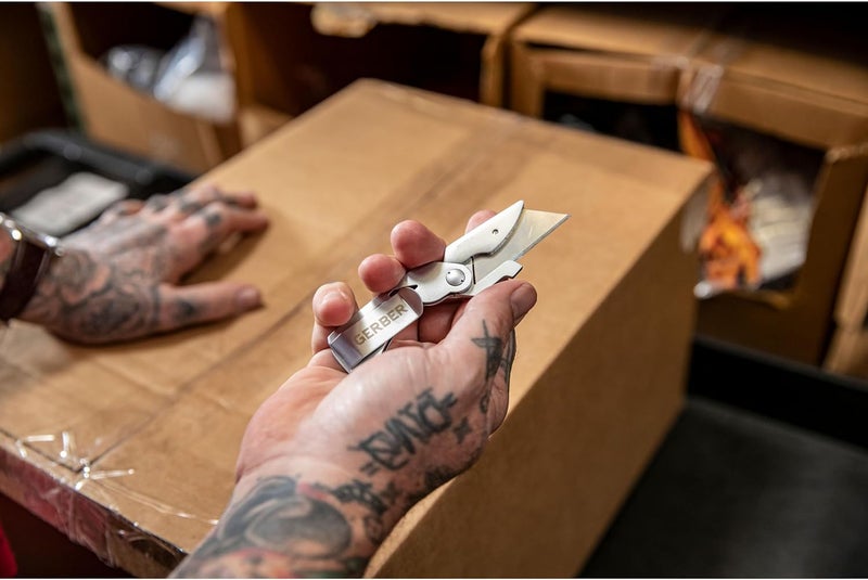 Gerber EAB Lite Folding Utility Knife, Stainless Steel Body with Liner Lock, Accepts Standard and Contractor Replaceable Blades, Integrated Money Clip, Folds to 2.85 in, Lightweight 2.5 oz - Image 5