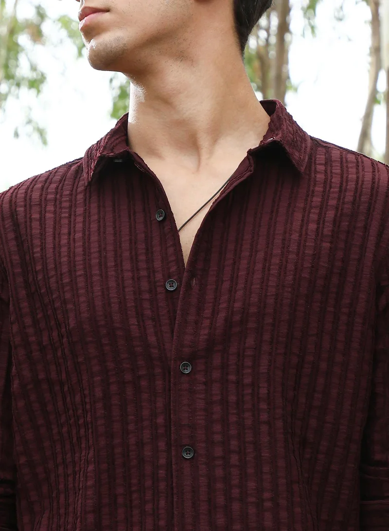 Campus Sutra Campus Sutra Men's Wine Red Edgy-Stripe Jacquard Shirt | Spread Collar , Long Sleeve Cuffed Sleeves , Button Closure | Stripes Jacquard | Cotton-Blend Shirt For Casual Wear