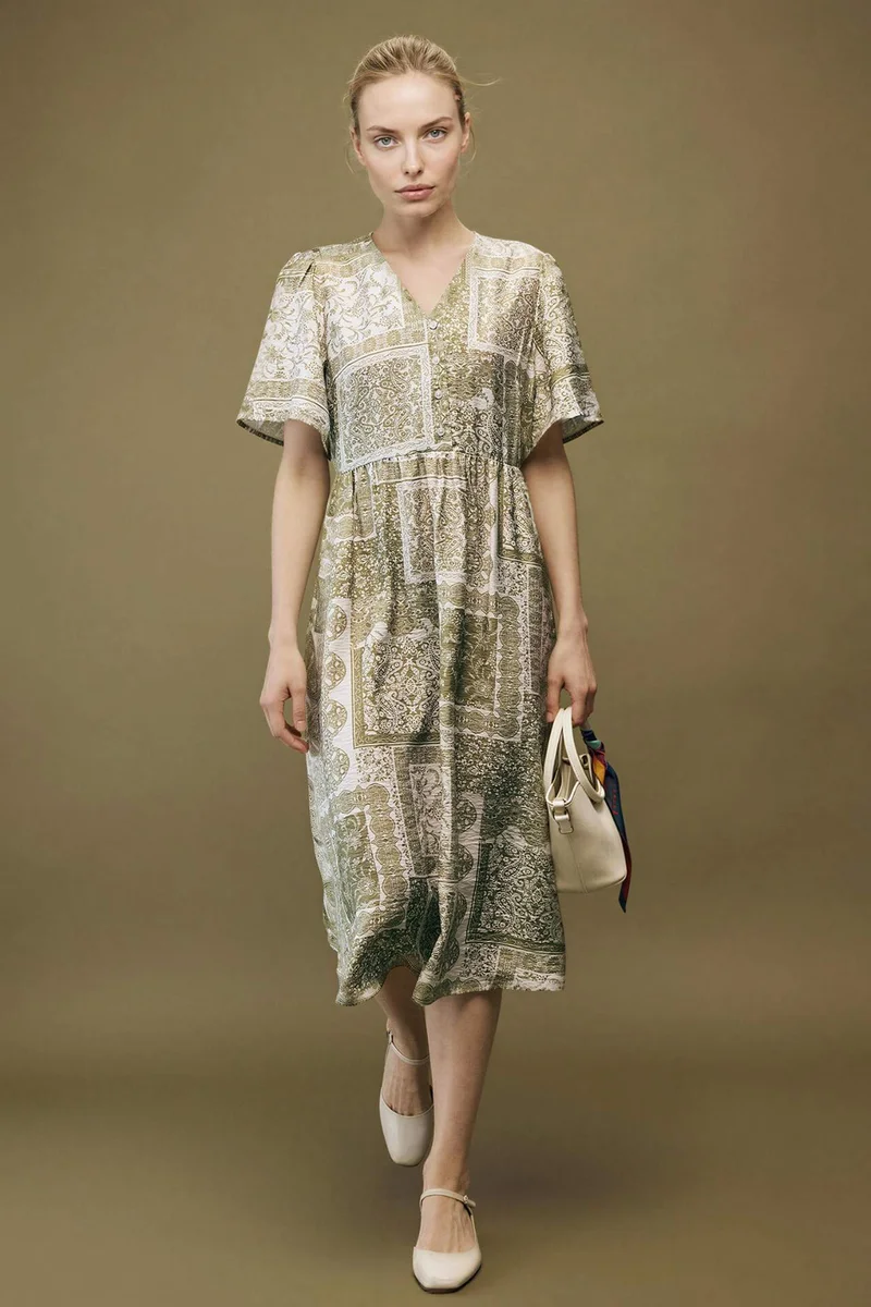 ديفاكتو A Cut V-Neck Printed Butterfly Sleeves Dress