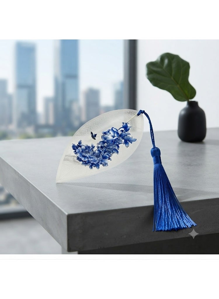 Stylish reading accessory with a nature-inspired design - Image 3