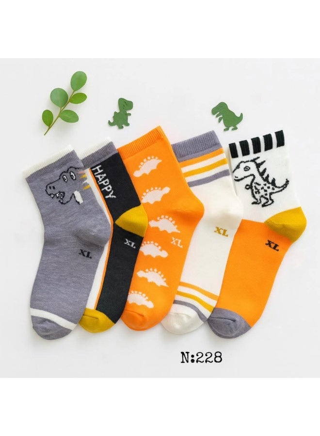 جوارب أطفال قطنية برسومات ديناصورات لطيفة، جوارب مريحة وناعمة للأطفال بخمس أزواج، تصميم مرح مناسب للأولاد والبنات، جوارب قطنية يومية مضادة للتعرق للمدرسة واللعب، جودة عالية وثبات ممتاز