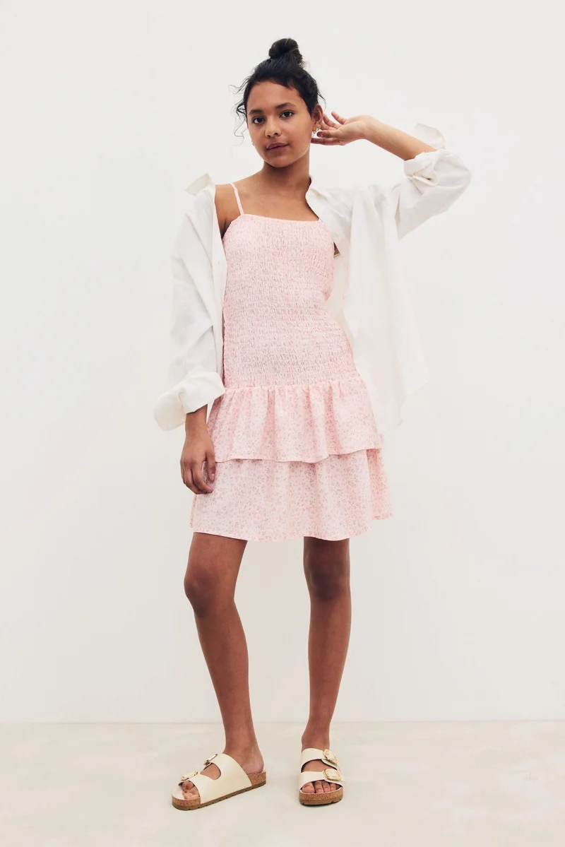 اتش اند ام فستان بحمالات كتف رفيعة من نسيج مرن