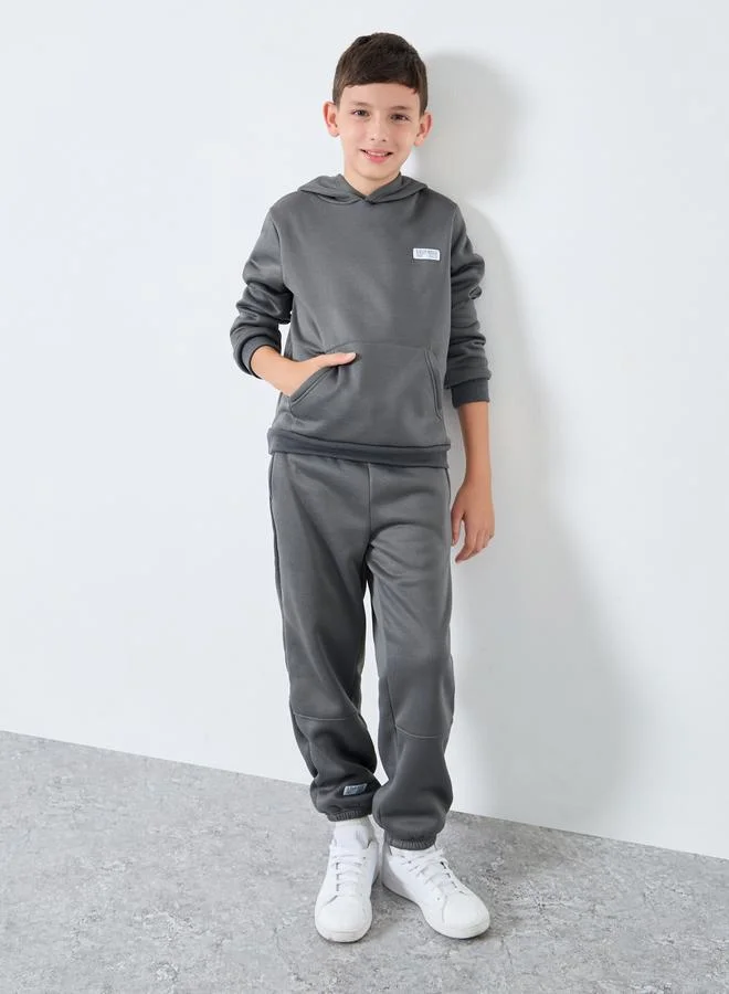 ستايلي طقم من بنطال جوغر وهودي سادة مع جيب