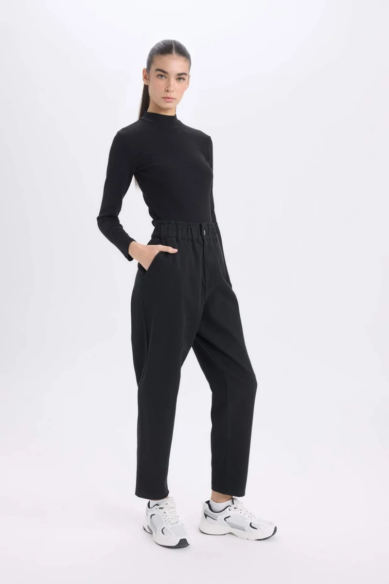 ديفاكتو Paperbag Gabardine Pocketed Standard Leg Trousers