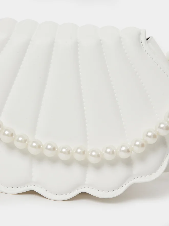 Styli Styli Quilted Seashell Shaped Crossbody Bag with Faux Pearl Handle