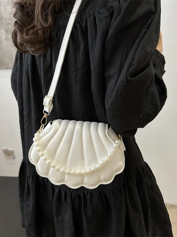 Styli Styli Quilted Seashell Shaped Crossbody Bag with Faux Pearl Handle