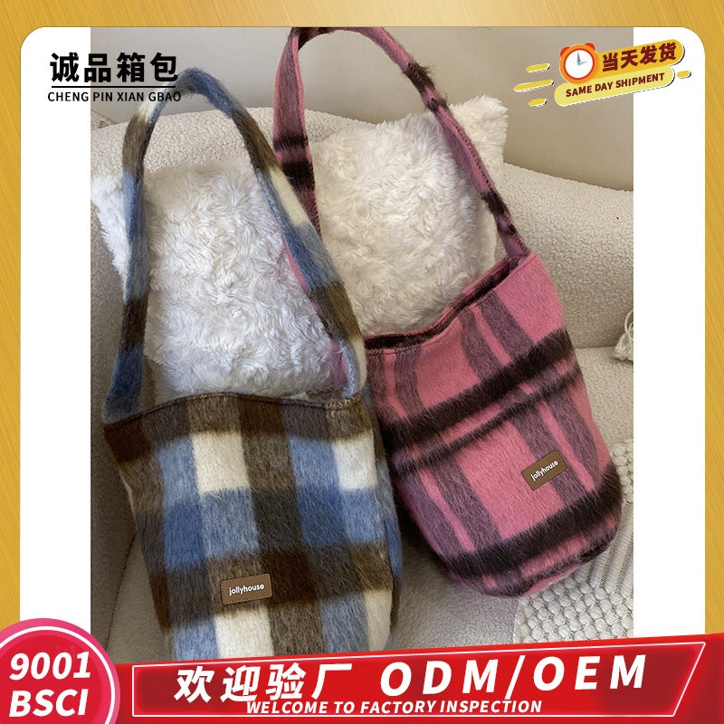 Maillard Bag Women'S All-Match Woolen Plaid Shoulder Bag Vintage Plush Large Capacity Bucket Bag - Image 2