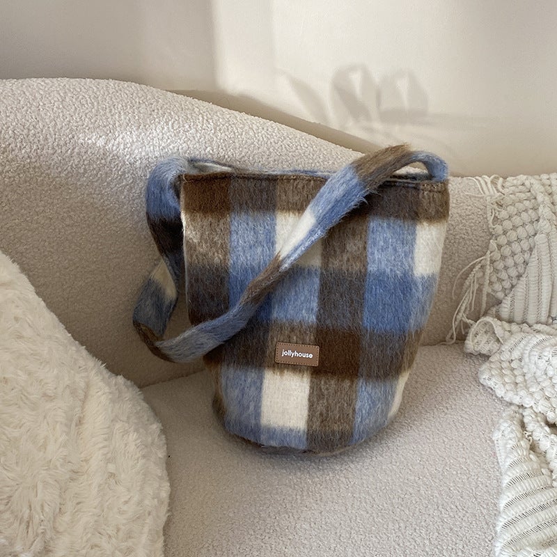 Maillard Bag Women'S All-Match Woolen Plaid Shoulder Bag Vintage Plush Large Capacity Bucket Bag - Image 4