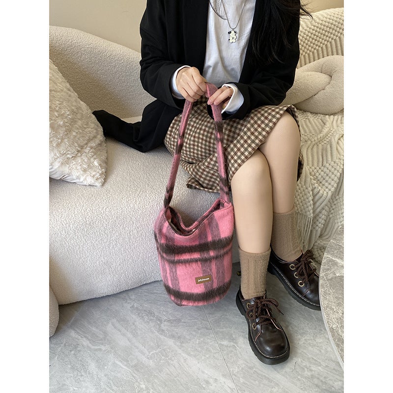 Maillard Bag Women'S All-Match Woolen Plaid Shoulder Bag Vintage Plush Large Capacity Bucket Bag - Image 3