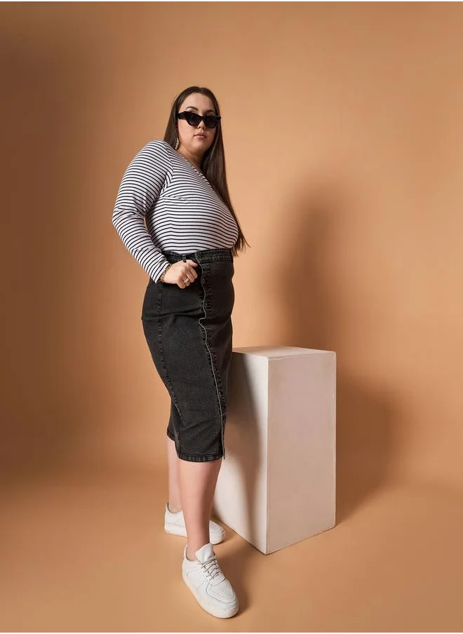 SASSAFRAS Plus Size Acid Wash Midi Skirt with Side Button Details by Styli