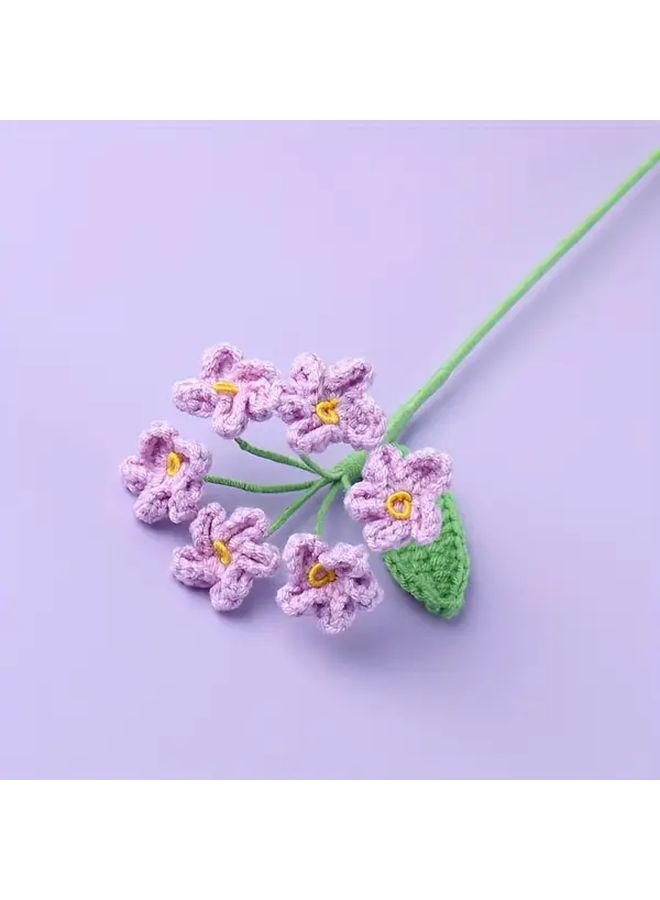 باقة زهور لا تنسى صغيرة بيضاء اللون مع مظهر محبوك يدويًا، ديكور مكتبي - Image 3