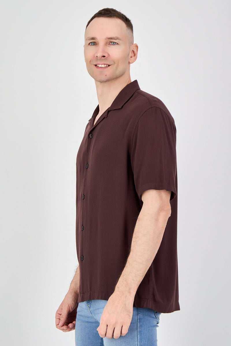 Celio Men Regular Fit Plain Short Sleeve Casual Shirt, Chocolate - Image 2