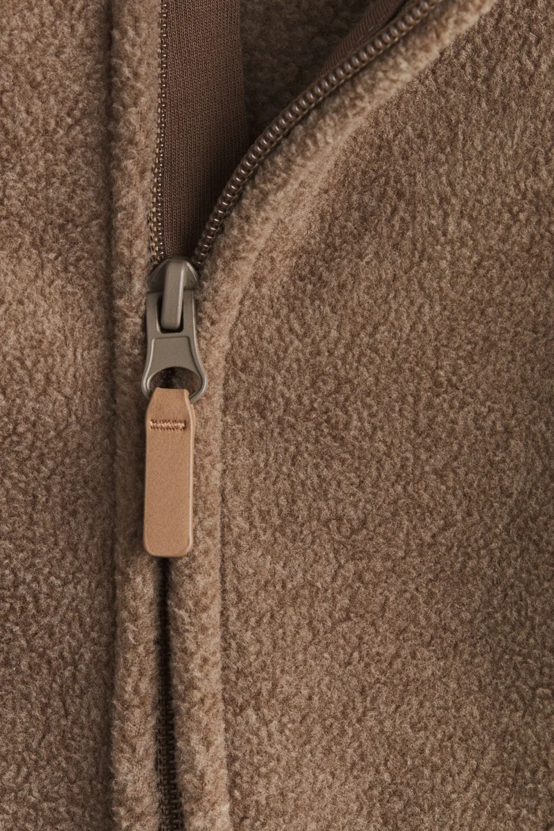 اتش اند ام أفارول من الصوف مع قبعة