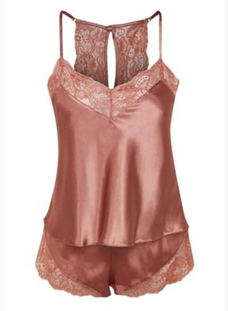 ترينديول طقم من الساتان السلمون المنسوج مع بيجاما بتفاصيل دانتيل THMSS22PT0269