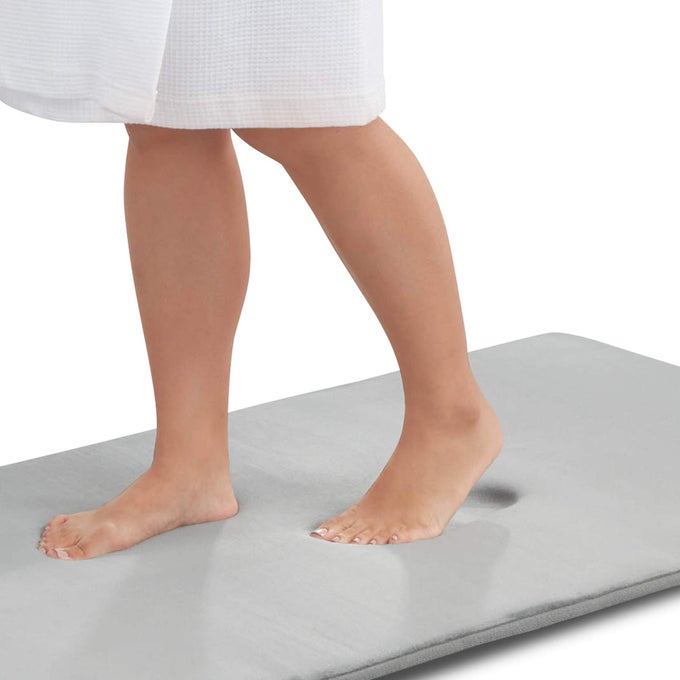 MEMORY FOAM BATH MAT NON SLIP ABSORBENT SUPER COZY VELVET BATHROOM RUG CARPET 17 INCHES X 24 INCHES SILVER