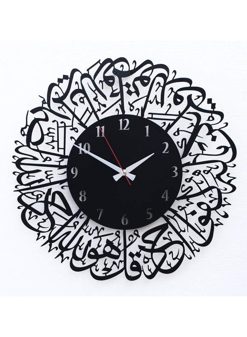 ساعة حائط إسلامية سوداء بخط سورة الإخلاص - ساعة معدنية مزخرفة عربية للمنزل المسلم أو المسجد أو غرفة الصلاة - لوحة فنية جدارية روحية أنيقة  - Image 1