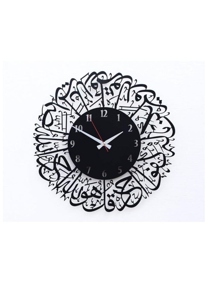 ساعة حائط إسلامية سوداء بخط سورة الإخلاص - ساعة معدنية مزخرفة عربية للمنزل المسلم أو المسجد أو غرفة الصلاة - لوحة فنية جدارية روحية أنيقة  - Image 2