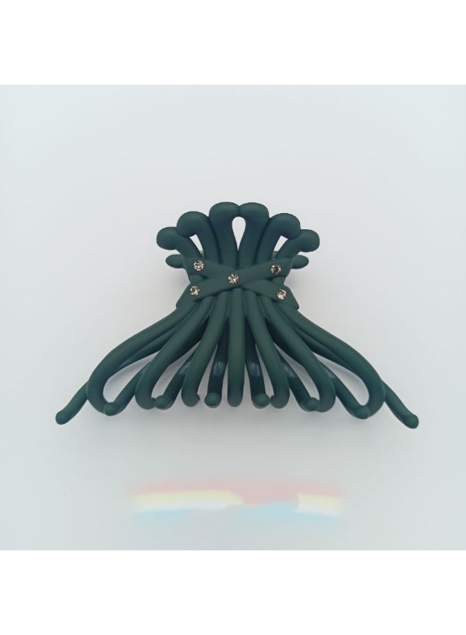 Nariele Simple And Stylish Anti Slip Grip Clip - Image 1