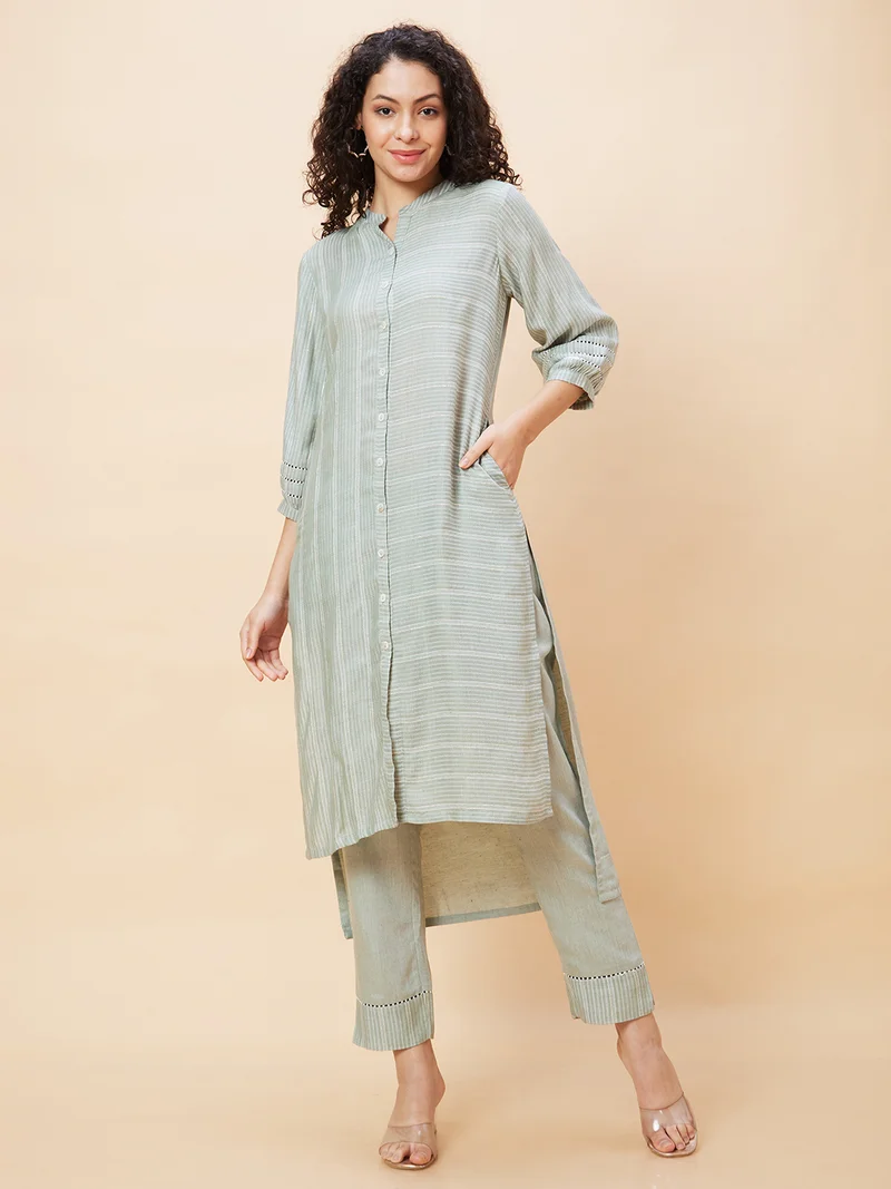 globus Women Mandarin Collar High Low Kurta With Trousers