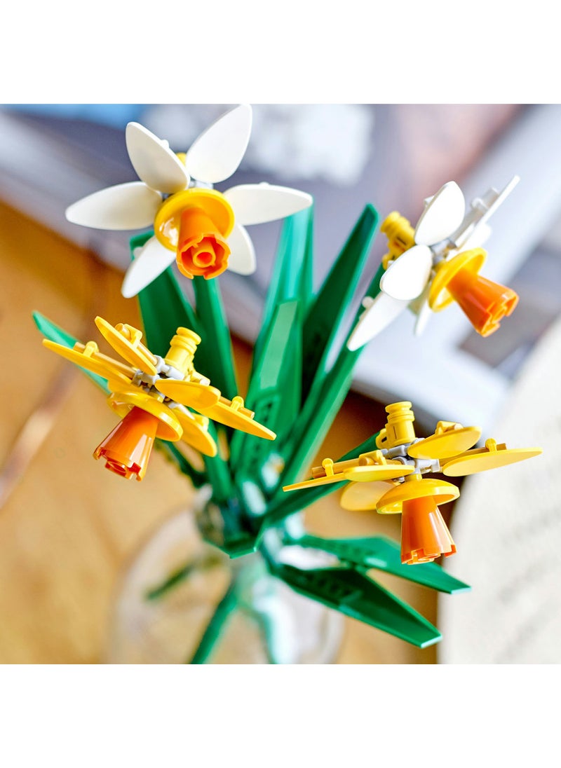 LEGO Daffodils Celebration Gift 40747 (216) Pieces  - Image 5
