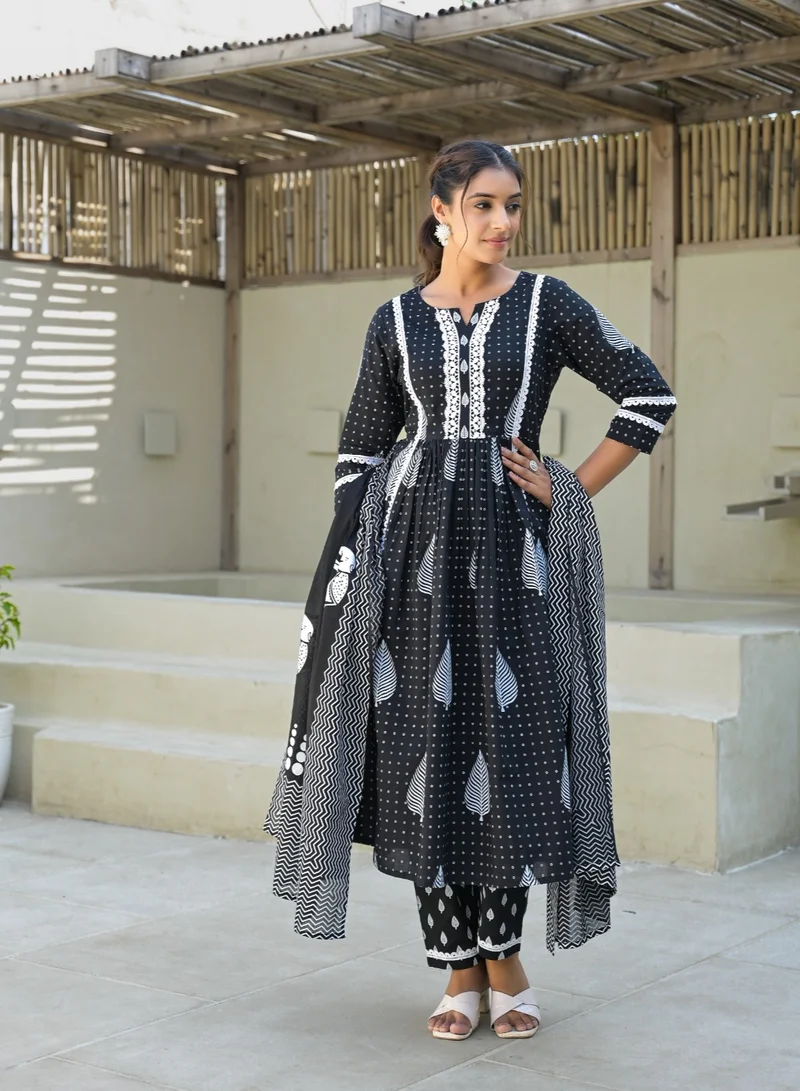 باناش برييا طقم كورتا قطن نقي أسود مع بنطال ودوبتا وحقيبة | أزياء هندية تقليدية للنساء | بدلة سالوار كاميـز كورتـي تقليدية | زي جاهز للارتداء