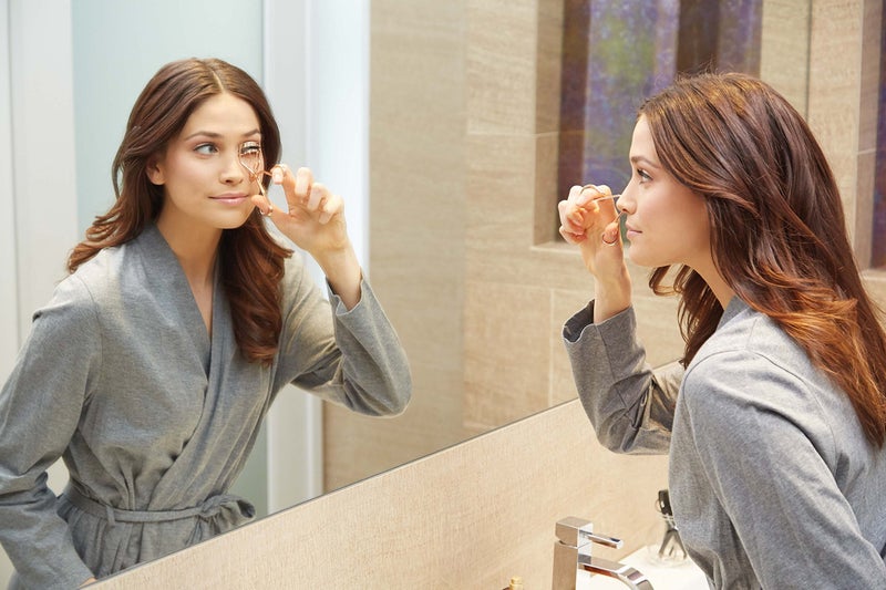 Tweezerman Pro Master Black Eyelash Curler - Designed for Almond-Shaped Eyes - Image 2