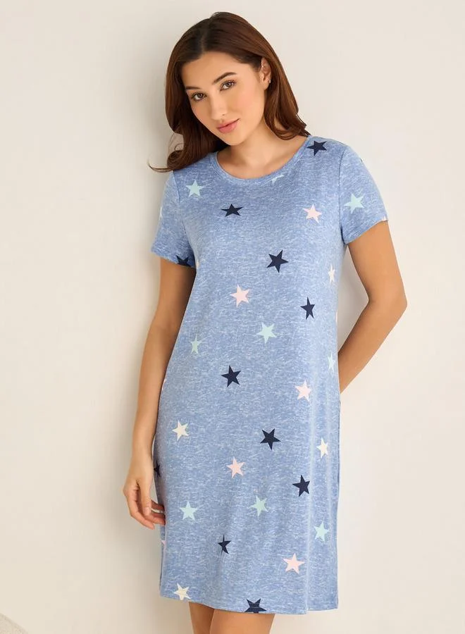 سبلاش فيڤ طقم من قطعتين - فستان نوم قصير الأكمام بطبعة نجوم