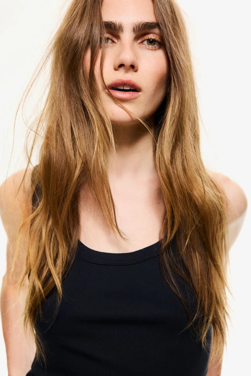 اتش اند ام بلوزة فيست من نسيج مضلع